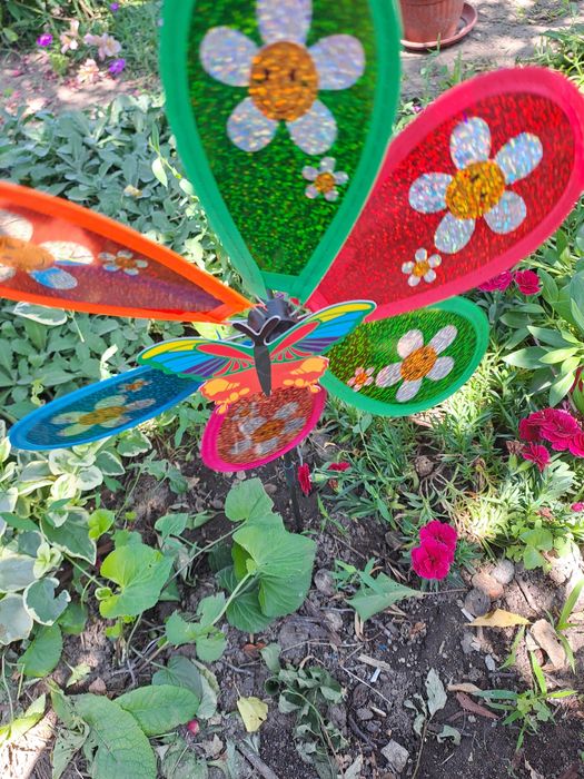 Предлагам въртележка с интересни мотиви както игра и декорация!