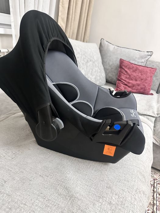 Продается автокресло новое