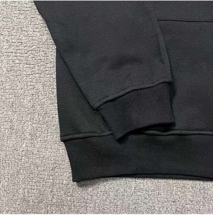 черная кофта от бренда "Carsicko