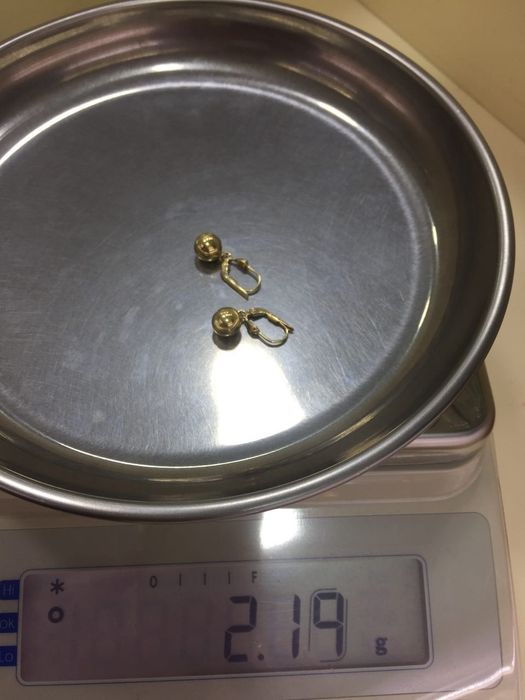 Продаются золотые серьги