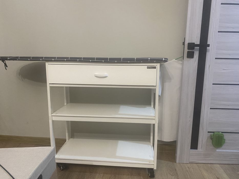 Гладильная доска с полками