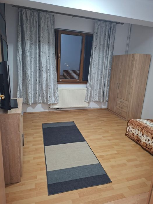 Inchiriez apartament