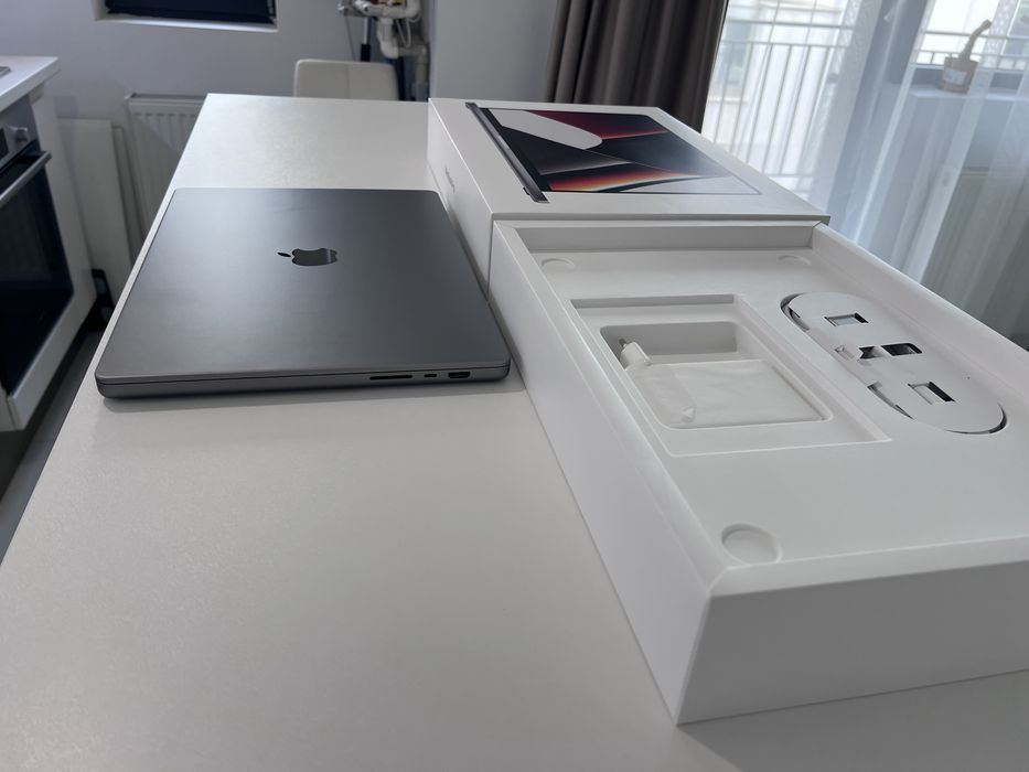 Macbook Pro 16 M1 Max 64 GB 1 Tera  Baterie 99%  38 cicluri NOU