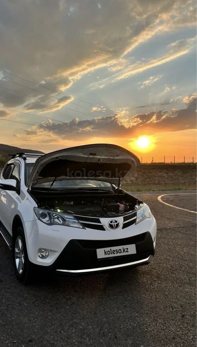 Toyota RAV4 2013год