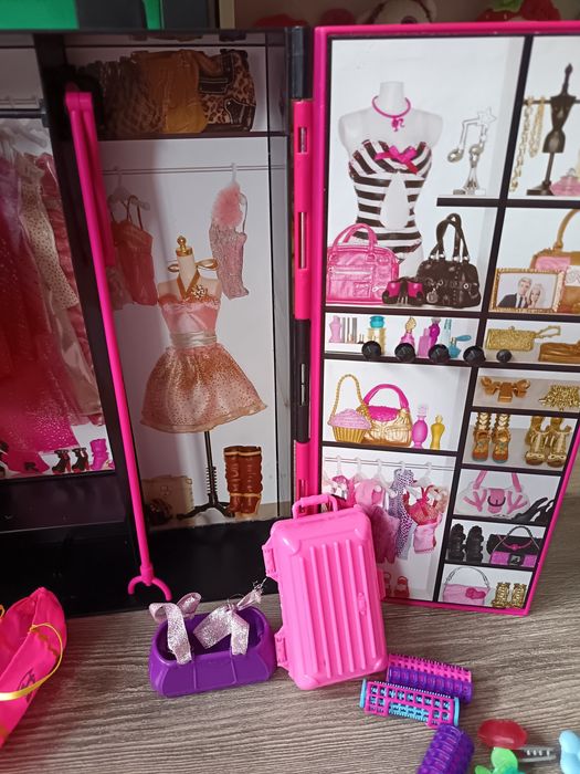 Barbie Куфар гардероб и кукли