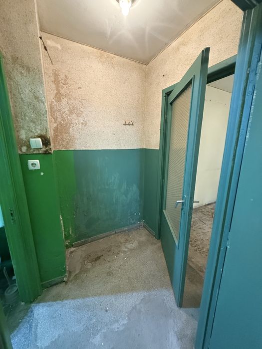 Apartament 2 camere, parter — cu acces la grădina din spatele blocului | Republicii / Ploiești Nord 43,5 mp utili | semidecomandat | parter