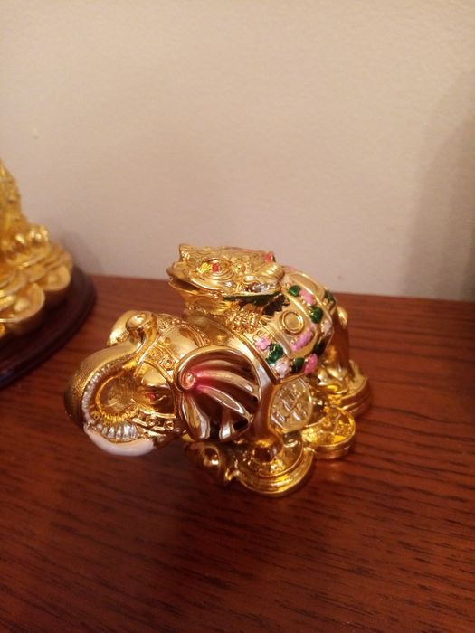 Статуэтка Слон с жабой