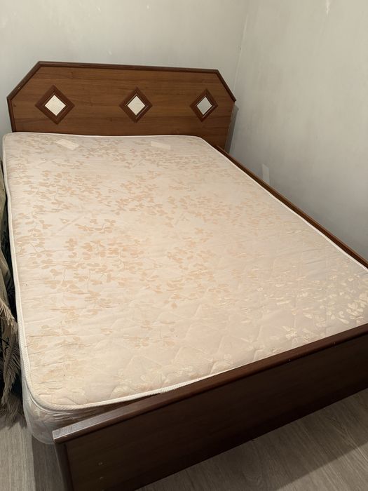 Продам шифоньер, кровать с матрасом