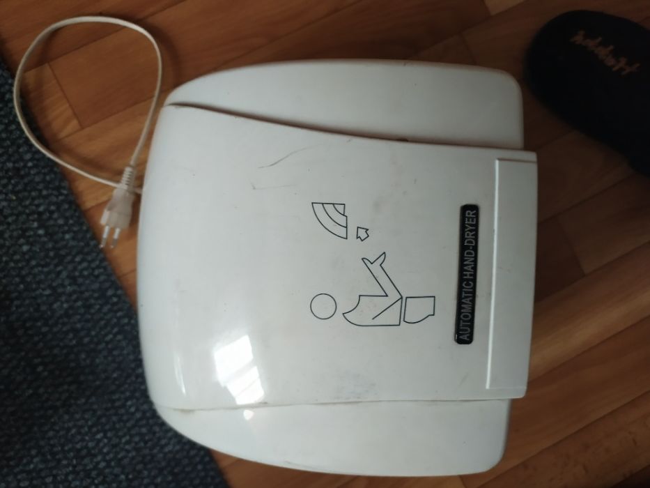 Диспенсера, дозаторы, сушилка