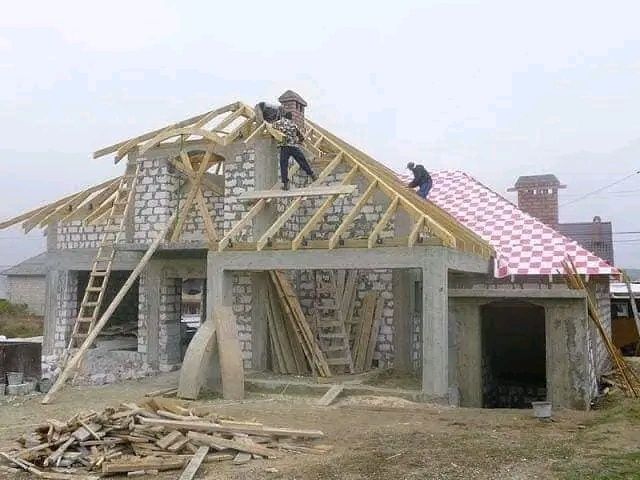 Montaj Acoperisuri – Reparatii acoperisuri – Mansardare – Dulgherie: 

Va punem la dispozitie servicii de montaj acoperisuri, reparatii