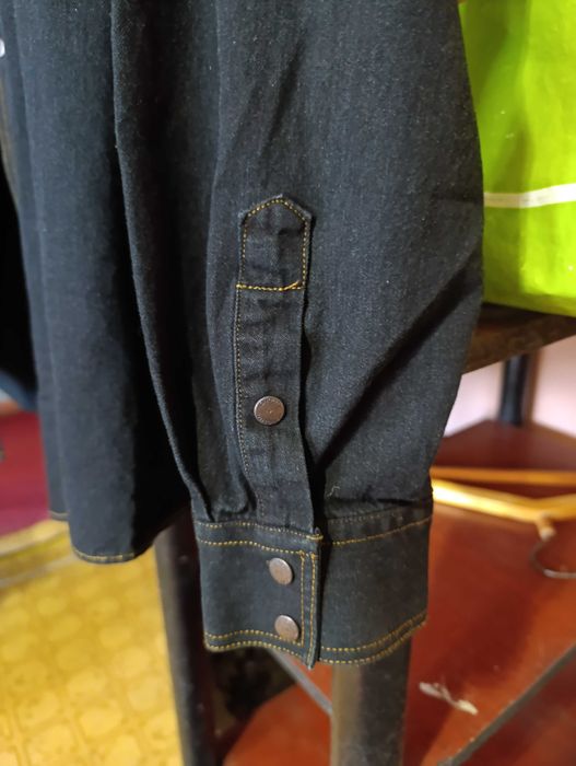 Мужская джинсовая рубашка.