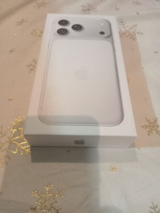 Vând iPhone 17 pro max