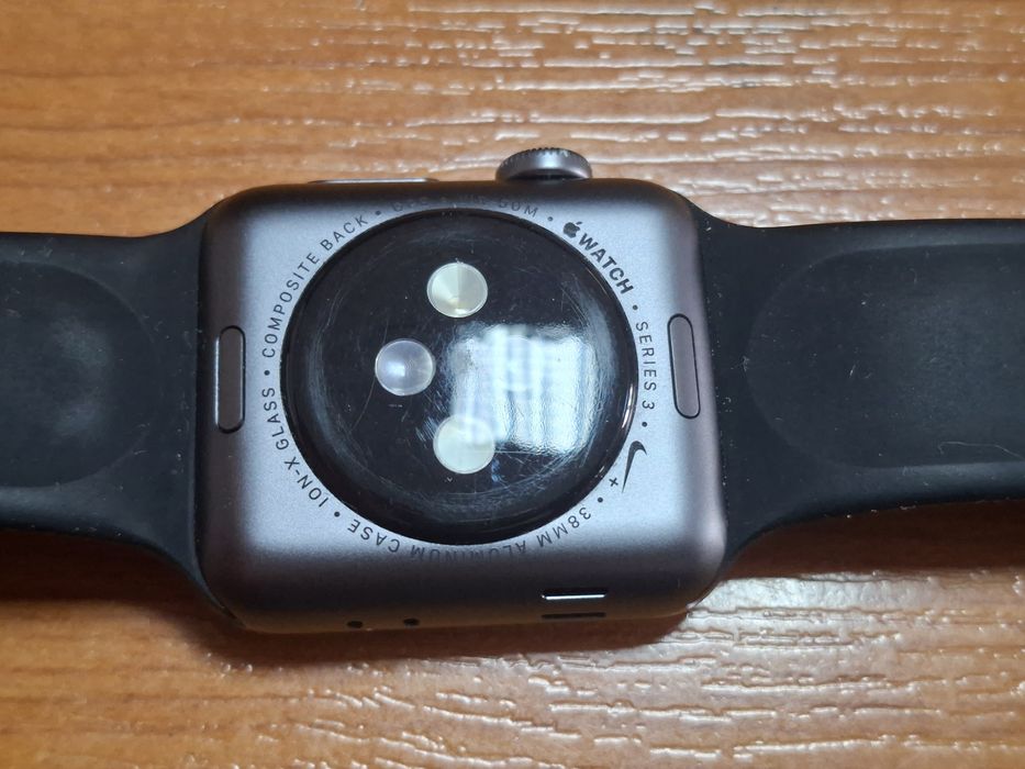 Продавам часовник Apple series 3 Nike
