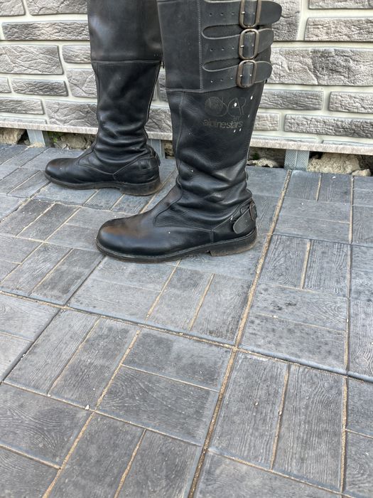 Байкерские кожанные сапоги .