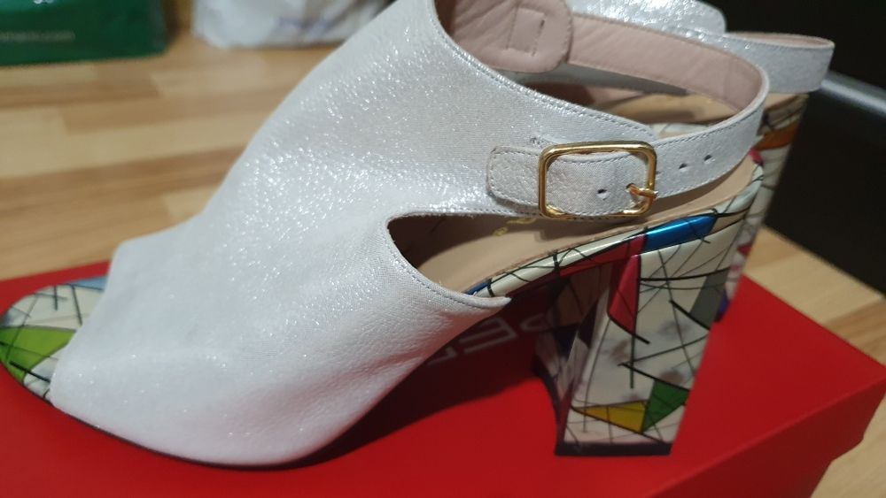 Sandale din piele naturala model deosebit