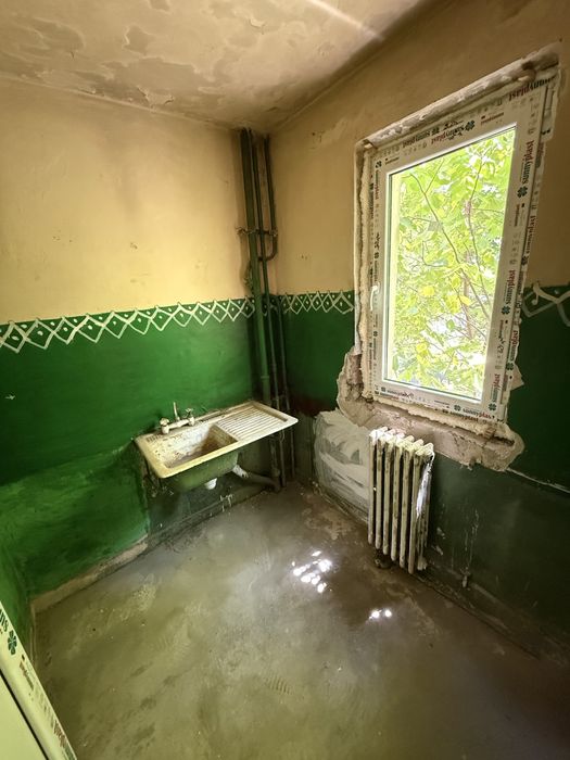 Vând apartament în Alexandria cu două camere semidecomandat langă autogara București 2 din 4