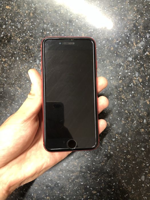 Продаю Айфон Se 128 гб