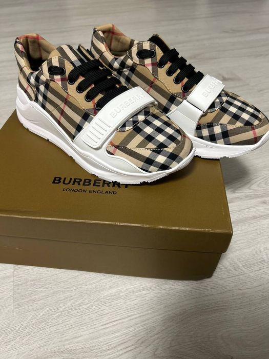 Adidași Burberry mărimea (43)