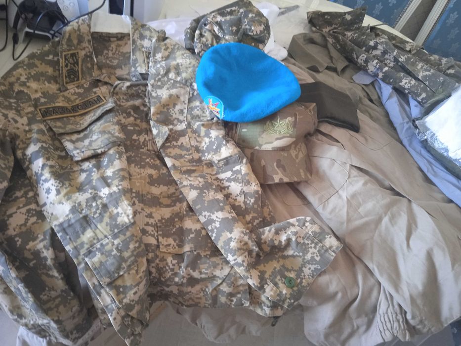 Военная форма, рубашка  ,берет,кепка