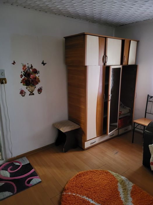 Inchiriez casa chercea