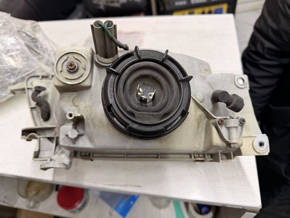 Фары тайота карина е оригинал