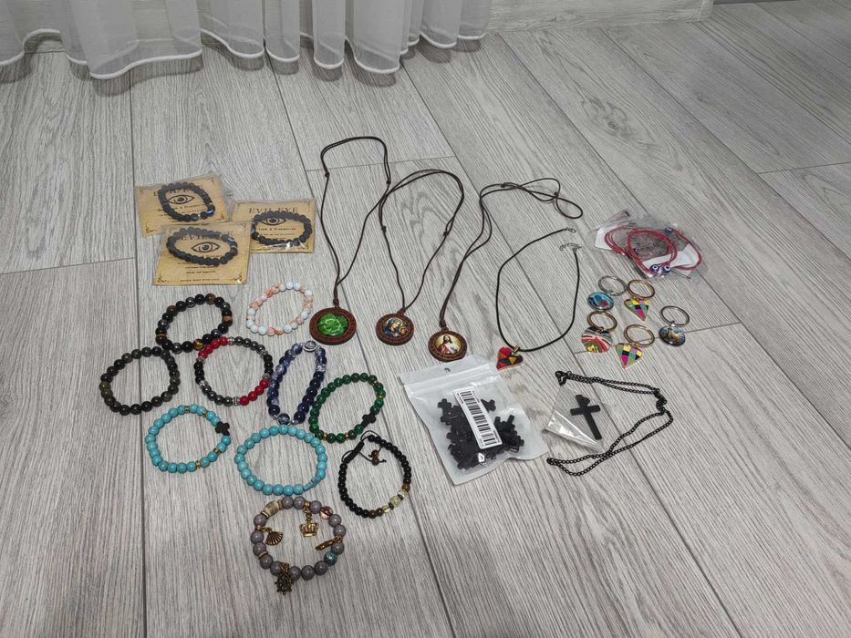 Подаръчета-гривни, ключодържатели, висулки