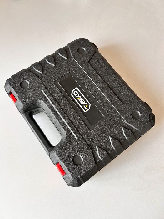 Продаю шуруповерт Tasko