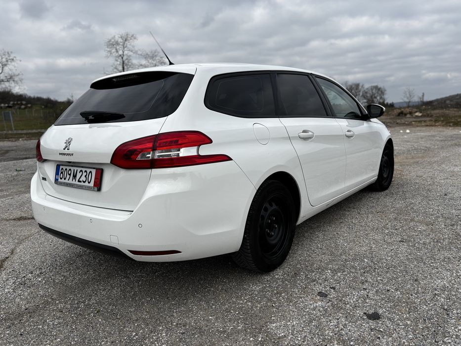 Автомобил Peugeot 308 SW 1.2 бензин