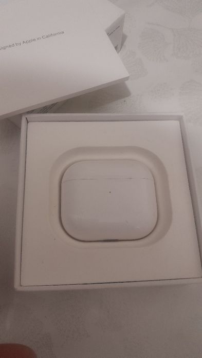 Продам наушники airpods