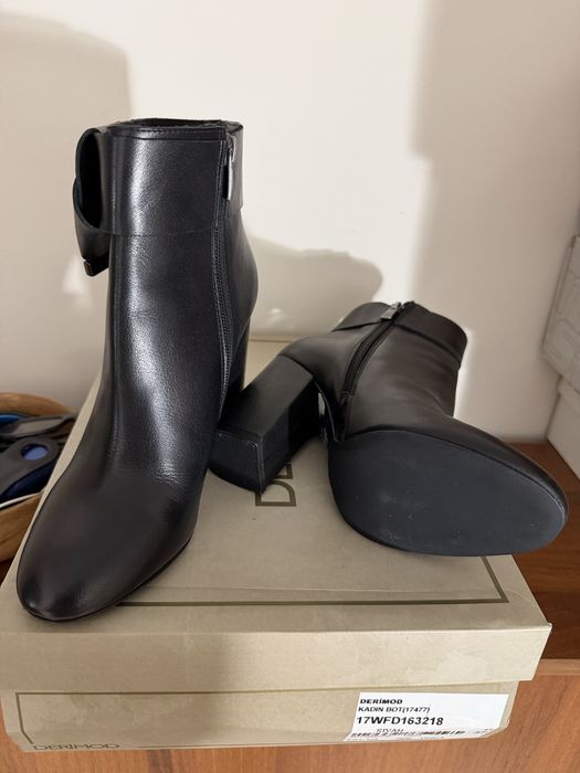 Дамки боти Derimod