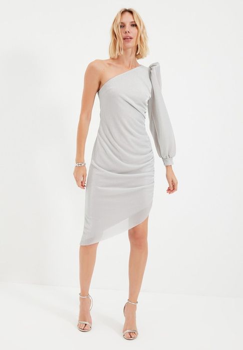 Асиметрична рокля с голо рамо Treyndol