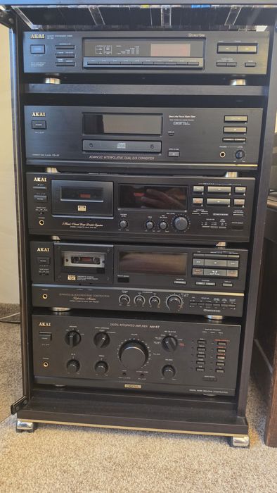 linie audio AKAI