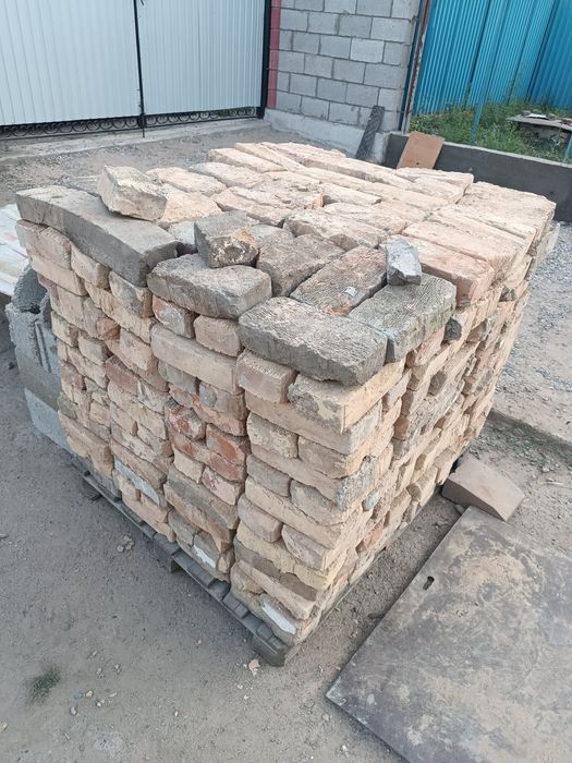 Продан красные керпичи
