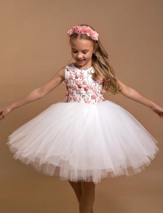 Продам шикарное платье для девочки