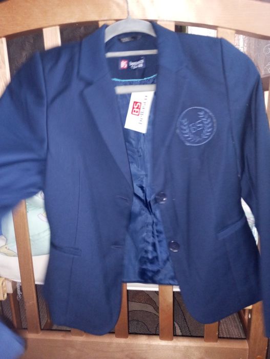 Продам костюм синий юбка и пиджак