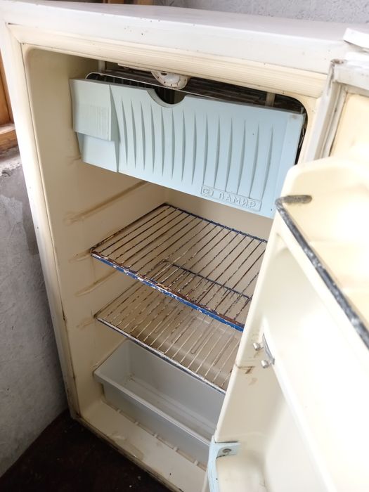 Холодильник сотилади