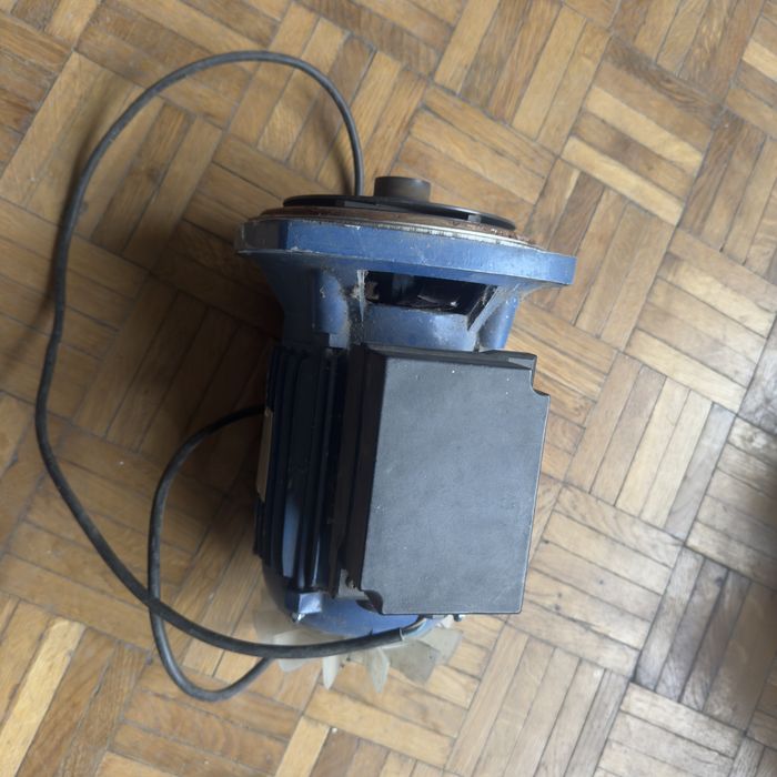 Motor electric monofazic la 220 v