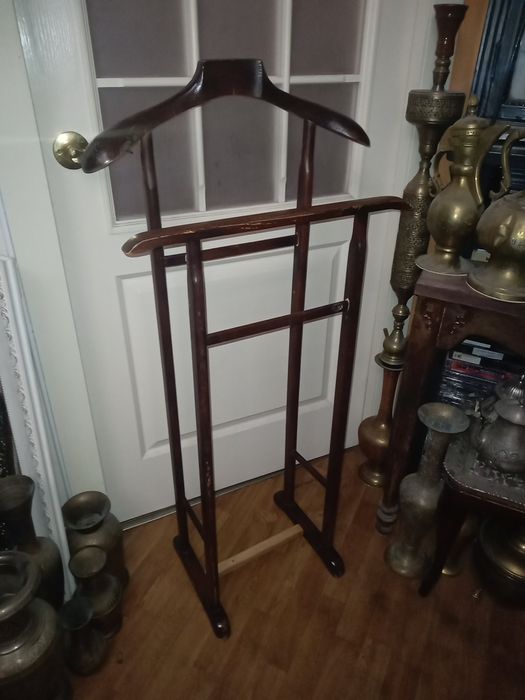 Деревянная вешалка б/у