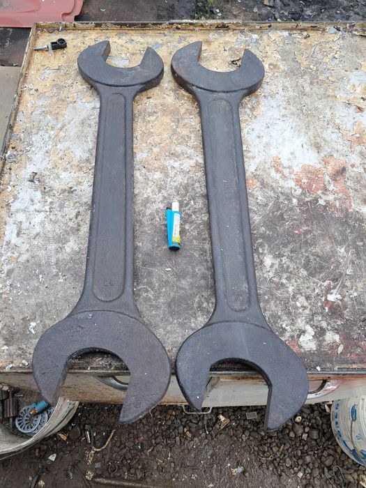 Vând chei fixe mari