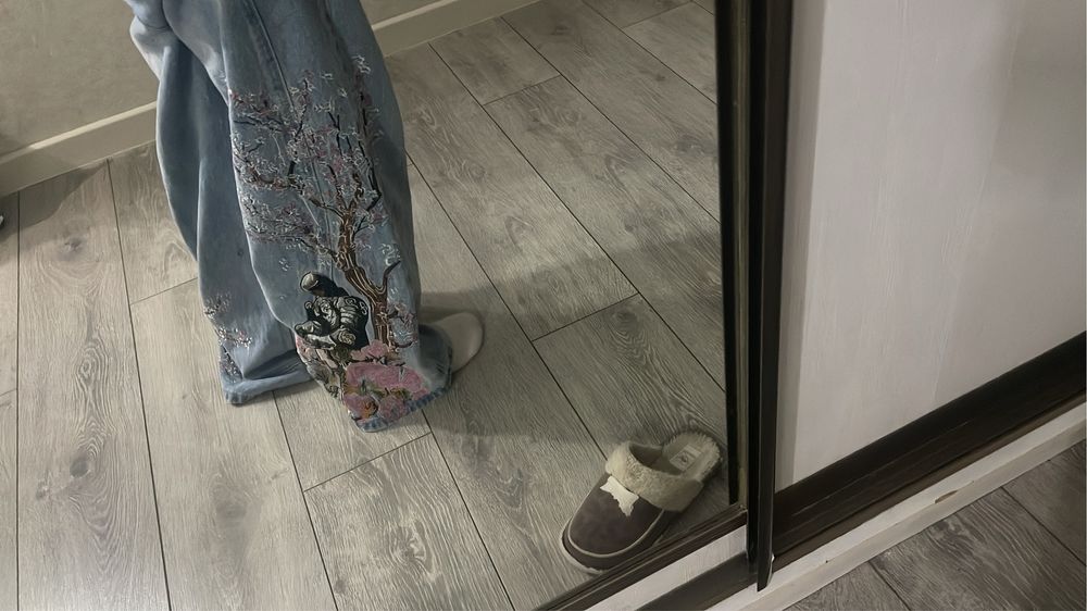 Джинсы сакура,размер L