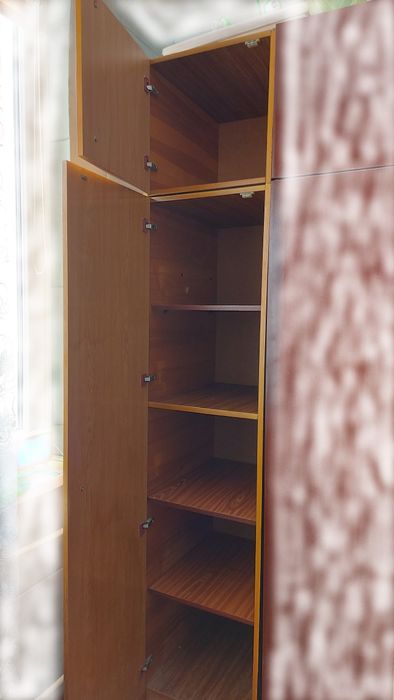 Шкаф-пенал светло-коричневый