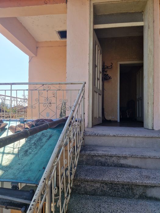 Къща на два етажа