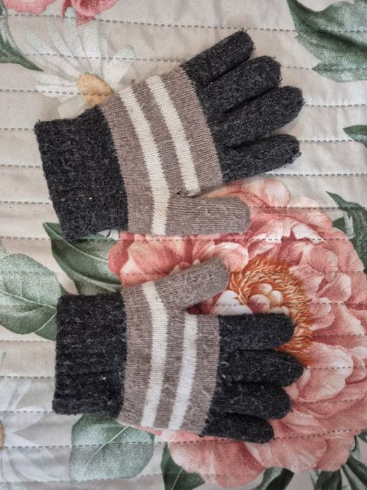 Детски комплект. Подарявам и изпращам с куриер.