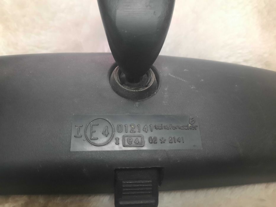 Зеркало заднего вида