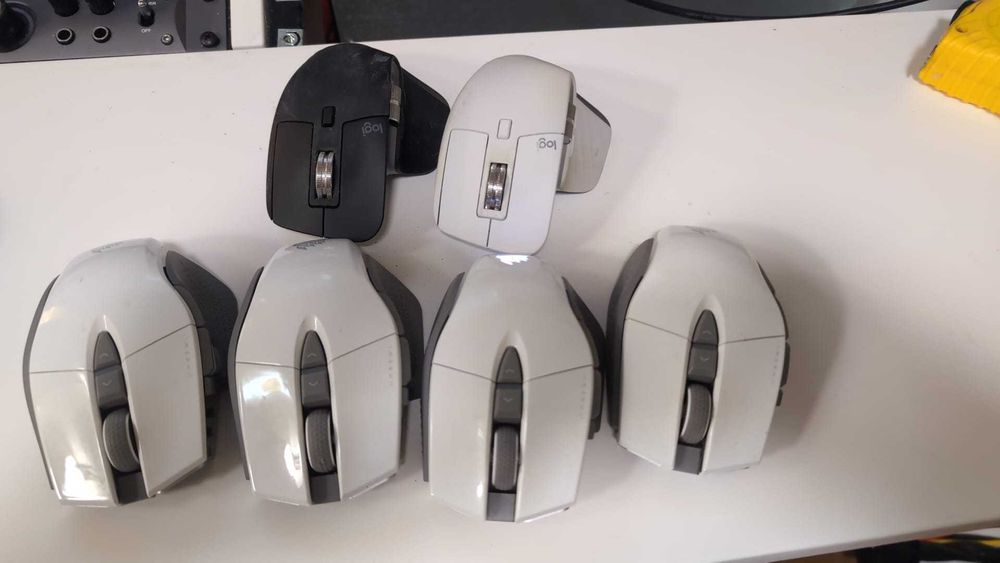 4 Mouse-uri Corsair m65 - 2 Logitech MX Master 3S