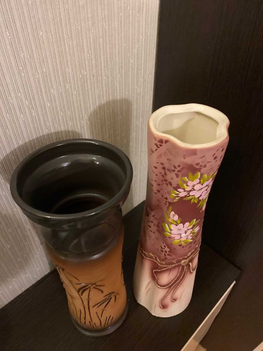 Две керамические вазы