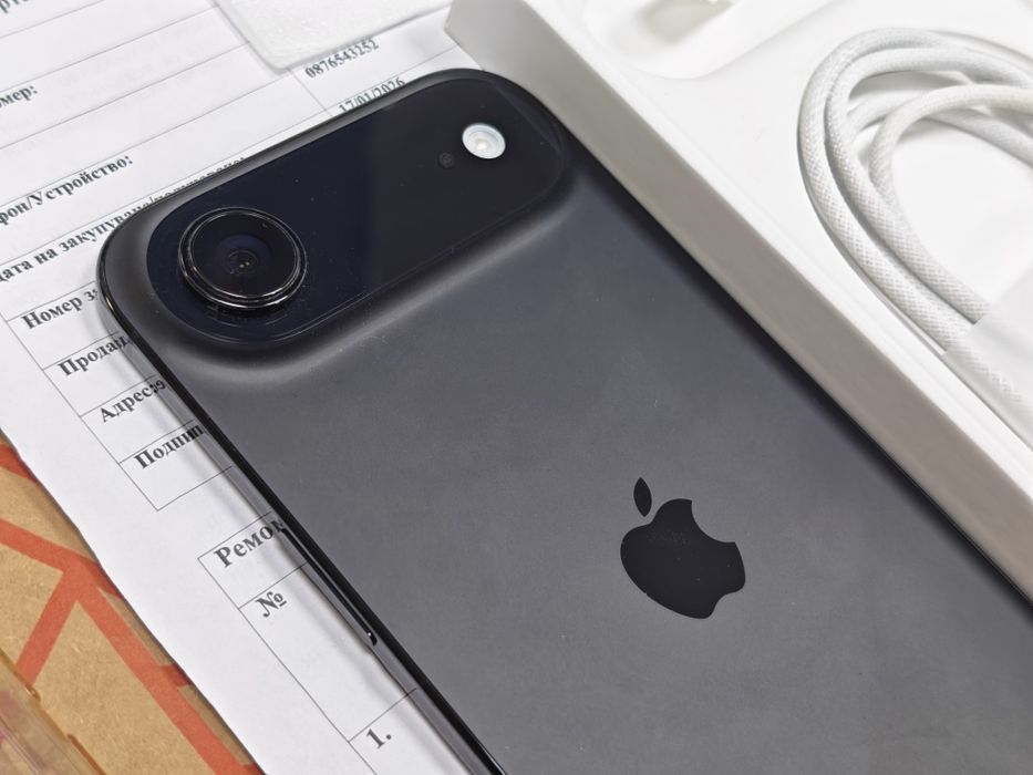 КАТО НОВ 256GB iPhone 17 Air 5G Гаранция А1 2028г. Space Black | Черен