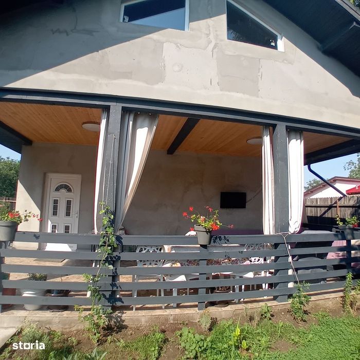 Casă cu 3 camere, curte și mansardă utilizabilă