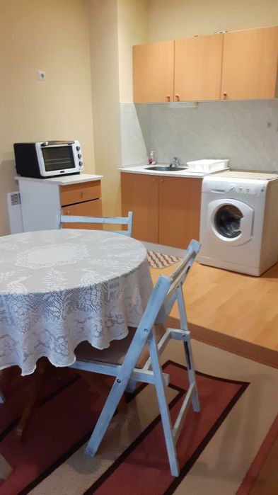 Давам под наем  едностаен апартамент до ХЕИ за 265евро за студенти