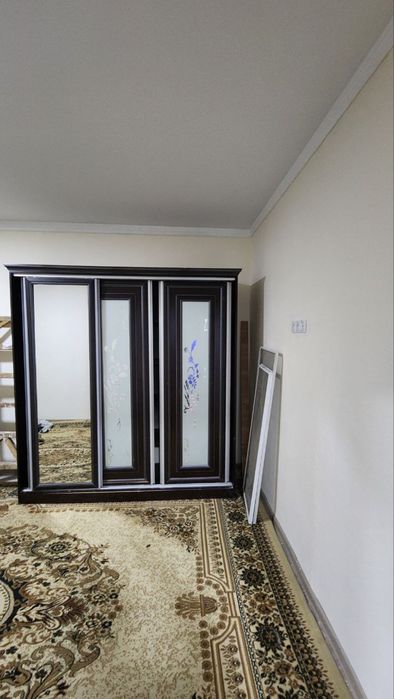 Юнусабад 10 квартал 2/2/5 продаеться квартира